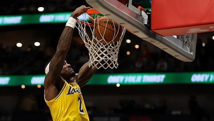 明明场上作用相当明显，结果湖人锋线大闸差点都打不了比赛了？